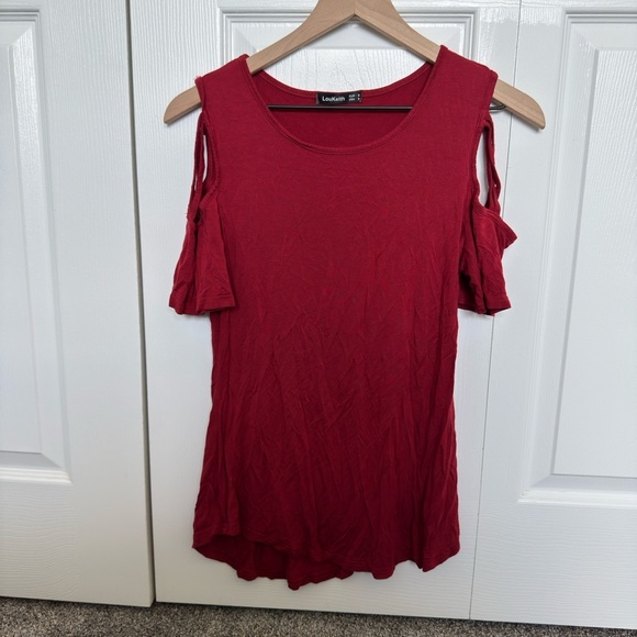 LOUKEITH red short sleeve top. Criss cross open shoulders. Size small - Picture 1 of 4